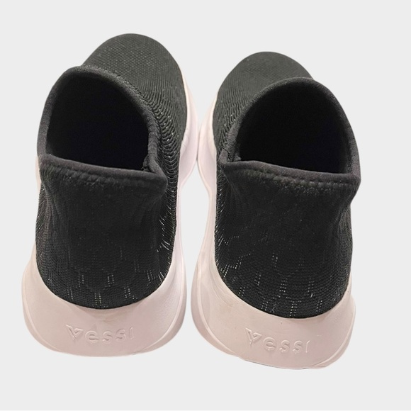 VESSI Black Skyline Sneakers Slip On Casual Shoes 100% Waterproof! Size 8 - Picture 4 of 6